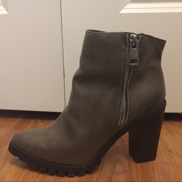 MOSSIMO JAN ZIPPER BLOCK HEELED BOOTIES Size 8 - Picture 4 of 6